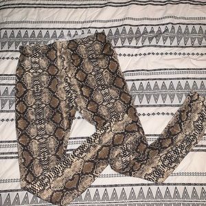 Vestique Snakeskin Leggings